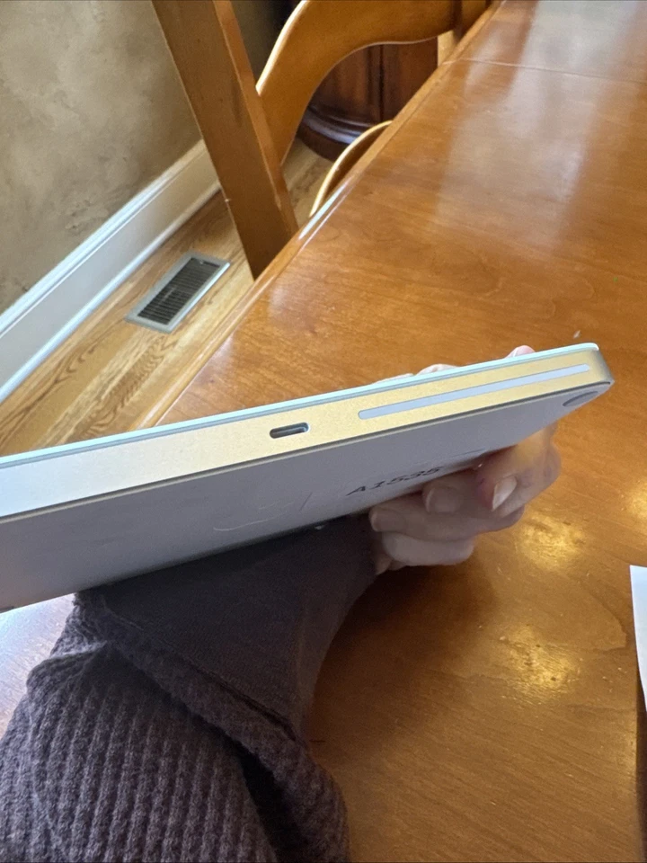 Apple Magic Trackpad 2 A1535 (Bluetooth Enabled Wireless Touchpad) - Image 4 of 4