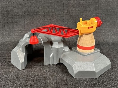 BRIO World Crane and Mountain Tunnel 33889 Mechanical Magnetic Cargo Track Piece