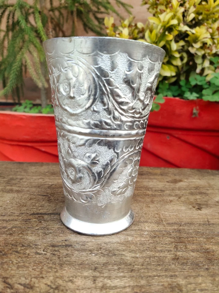 Taza de vidrio en relieve de hoja floral plateada tallada a mano antigua rara de colección  Foto 2 de 4