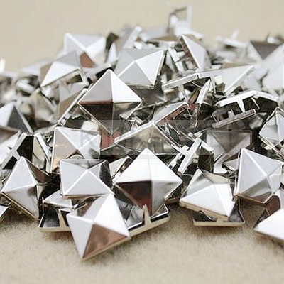 100 x Metal pyramid silver studs 15mm stud Rivet Punk spike spots
