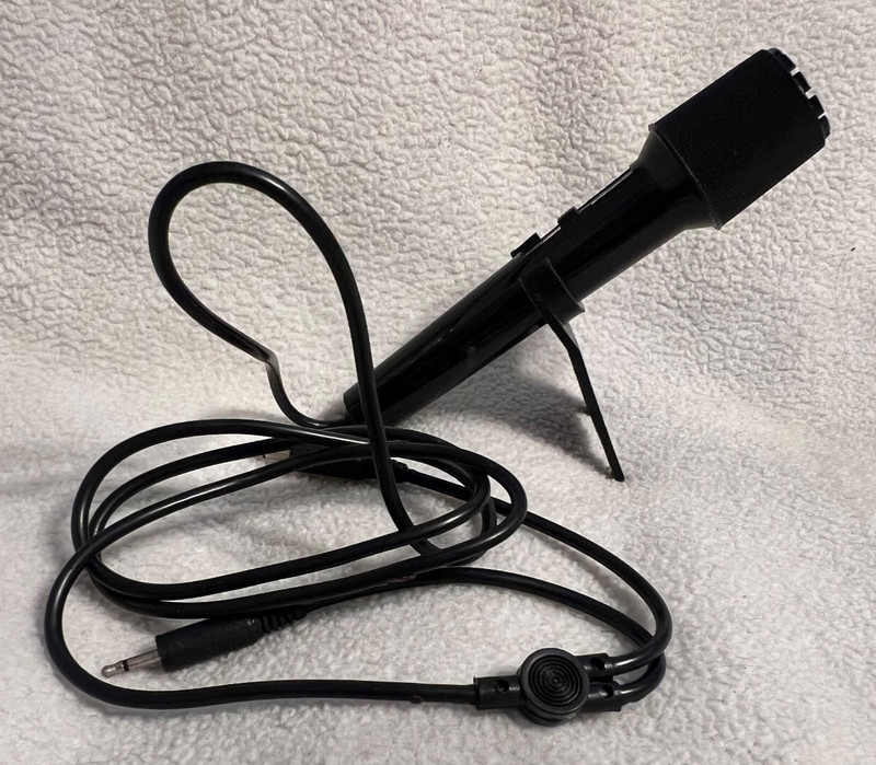 Used Vintage 300 OHM Realistic Dynamic Microphone w/ Stand cable Korea Ham Radio