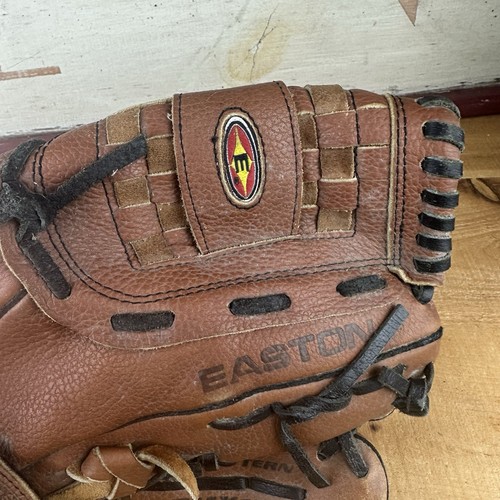Easton Black Magic Leather BMX 125 Baseball & Softball 12" Glove RHT - Picture 2 of 11
