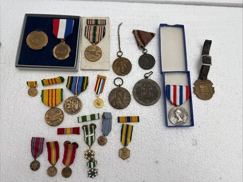 Lot of Various Military Service Medals WW1 WW2 Korean Vietnam US German Kaiser