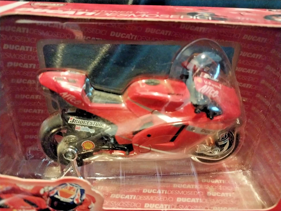 NIB Maisto Ducati Desmosedici Moto GP #27 Casey Stoner 1:18 Diecast Motorcycle - Image 2 of 3
