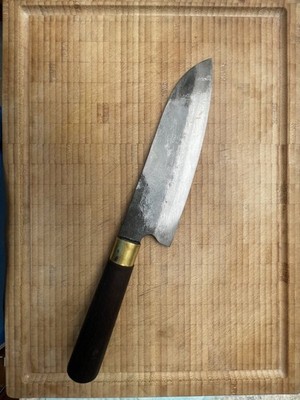 Handgefertigte Messer (Santoku Form) aus Vietnam. Achtung: sehr scharf!!!