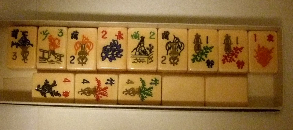Vintage Mah Jong Tiles Cream Colored Catalin Flowers Mah Jongg 1950's - Image 2 of 4