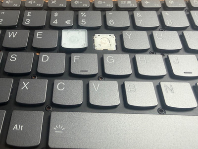 Lenovo LOQ Essential 15IAX9E 83LK 83ME UK Tastatur - 1 Taste + Scharniere + Gummischale
