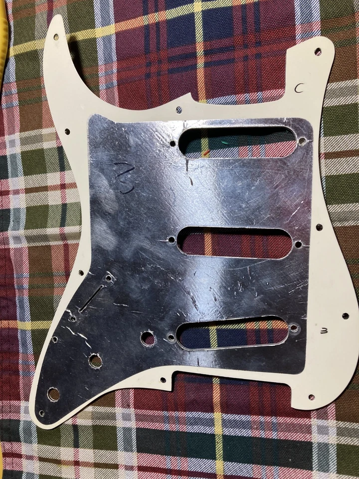 Golpeador de guitarra eléctrica Squier Stratocaster genuino blanco de 3 capas, Strat Foto 3 de 3