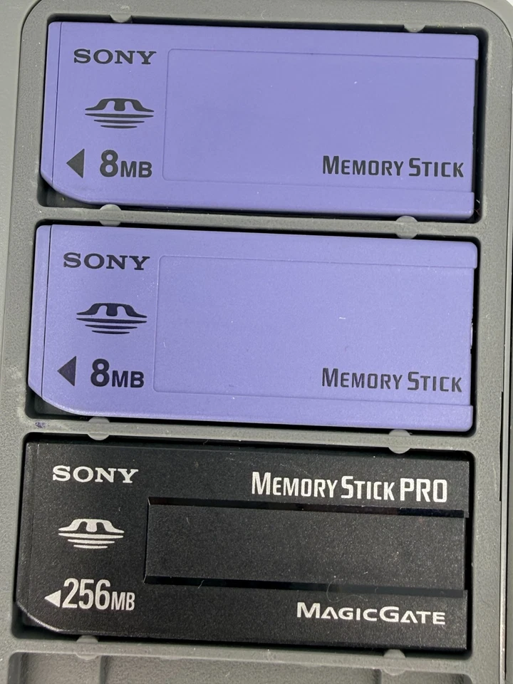 Lot of 6 SONY Memory Stick and Memory Stick Pro Media with carrying case 256MB+ - Image 3 of 4