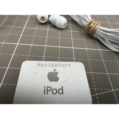 Silver iPod Navigators Clip Unit  5N646RANVTE As Is