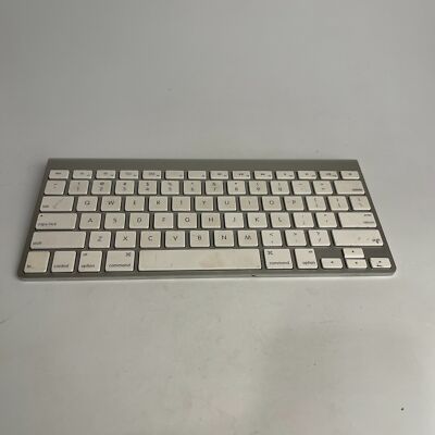Apple Magic A1314 White/Silver Aluminium Bluetooth Wireless QWERTY Keyboard