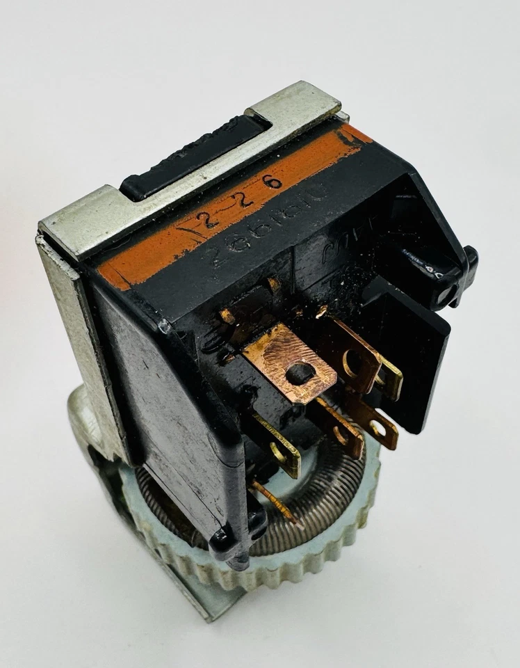 1966 - 1967 年普利茅斯 Belvedere GTX 卫星车头灯开关 2586598 NOS — 第 3/4 张图片