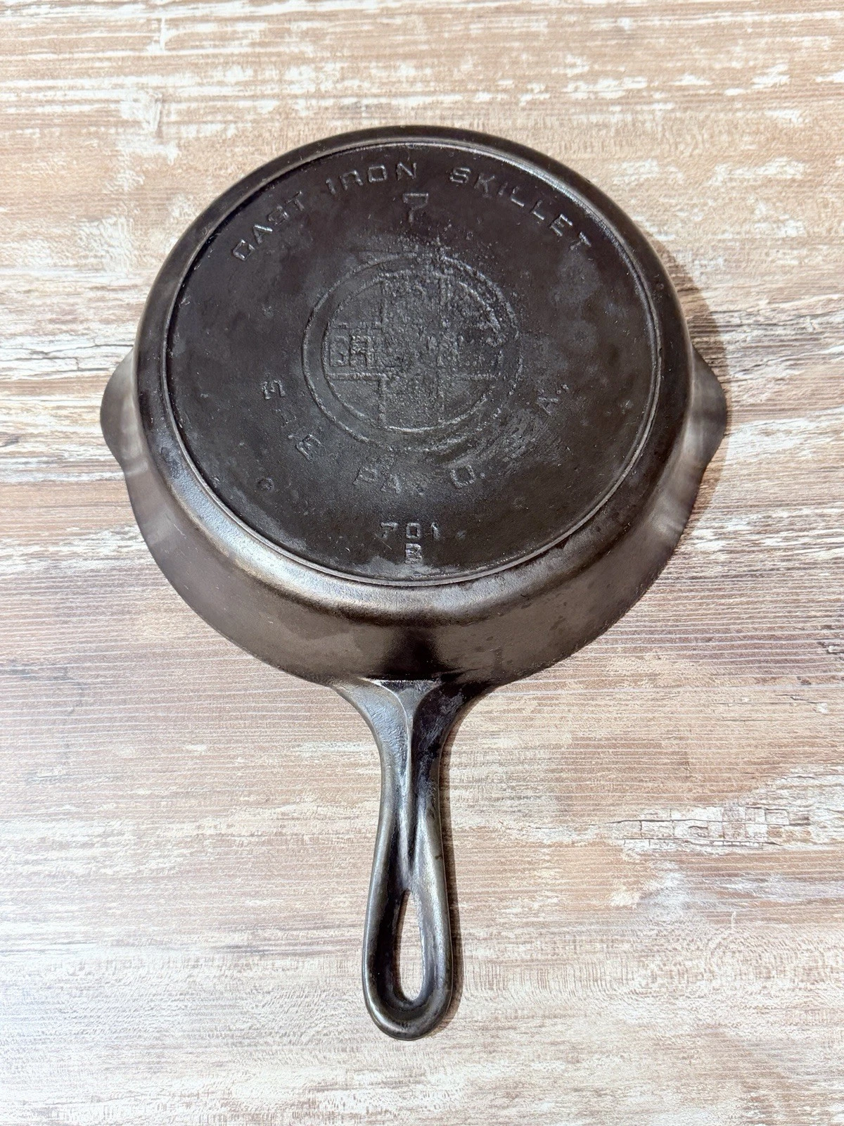 Vintage Griswold No. 7 Cast Iron Skillet Large Block Logo w/ Heat Ring 701 E