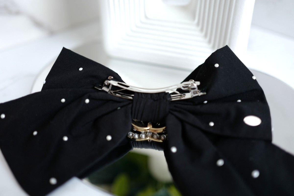 NEW Chanel Cruise 2025 Bow Barrette in Black & White CC With  display picture 2