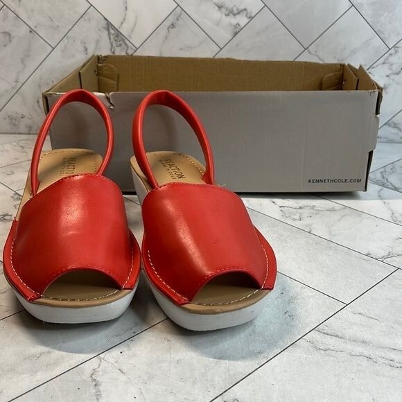 NWT Kenneth Cole Womens Fine Glass Coral Round Toe Wedge Slip On