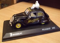 Ixo/altaya Model Michelin - Peugeot 202 - Plastic Black Plinth Ixo/altaya Model Michelin - Peugeot 202 - Plastic Black Plinth