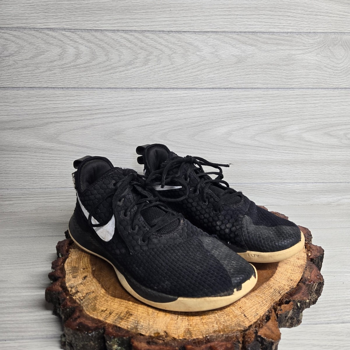 nike akron 330 price