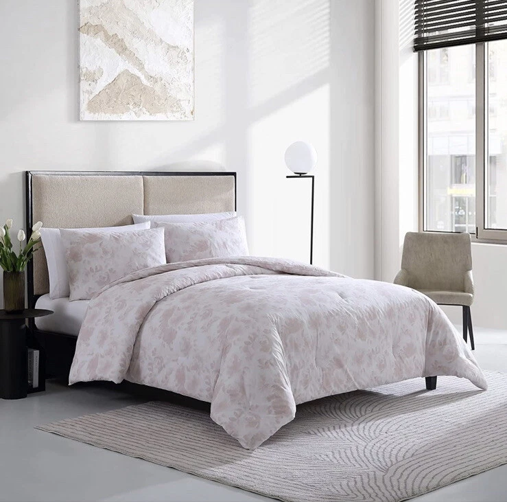 Vera Wang King Duvet Cover and Two King Shams Watercolor Pink Floral. New! - Image 2 of 4