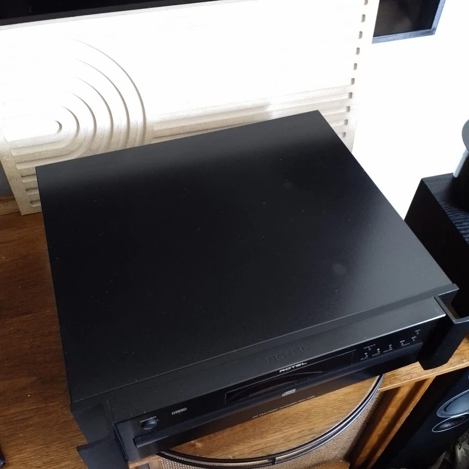 Rotel RCC-1055 5-Disc CD Multi-Disc Changer Parts or Repair - Image 2 of 4