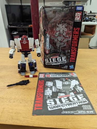 Hasbro Transformers Generations War for Cybertron Deluxe WFC-S35 Alarmstufe Rot...