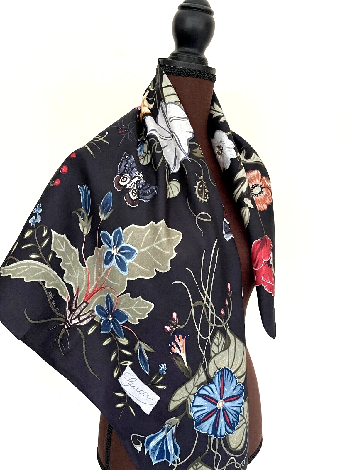 Neuf écharpe logo Gucci Kris Knight pellicule de soie noire florale avec boîte cadeau Gucci