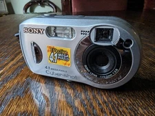 Sony Cyber-shot 4.1 MP Digital Camera MPEGMovieVX Smart Zoom DSC-P41 TESTED