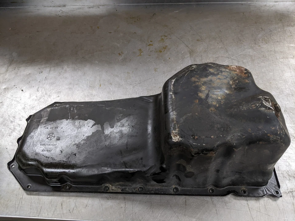 Маслосборник двигателя от 2004 Dodge Ram 3500 5.7 53021334AF - Изображение 2 из 4