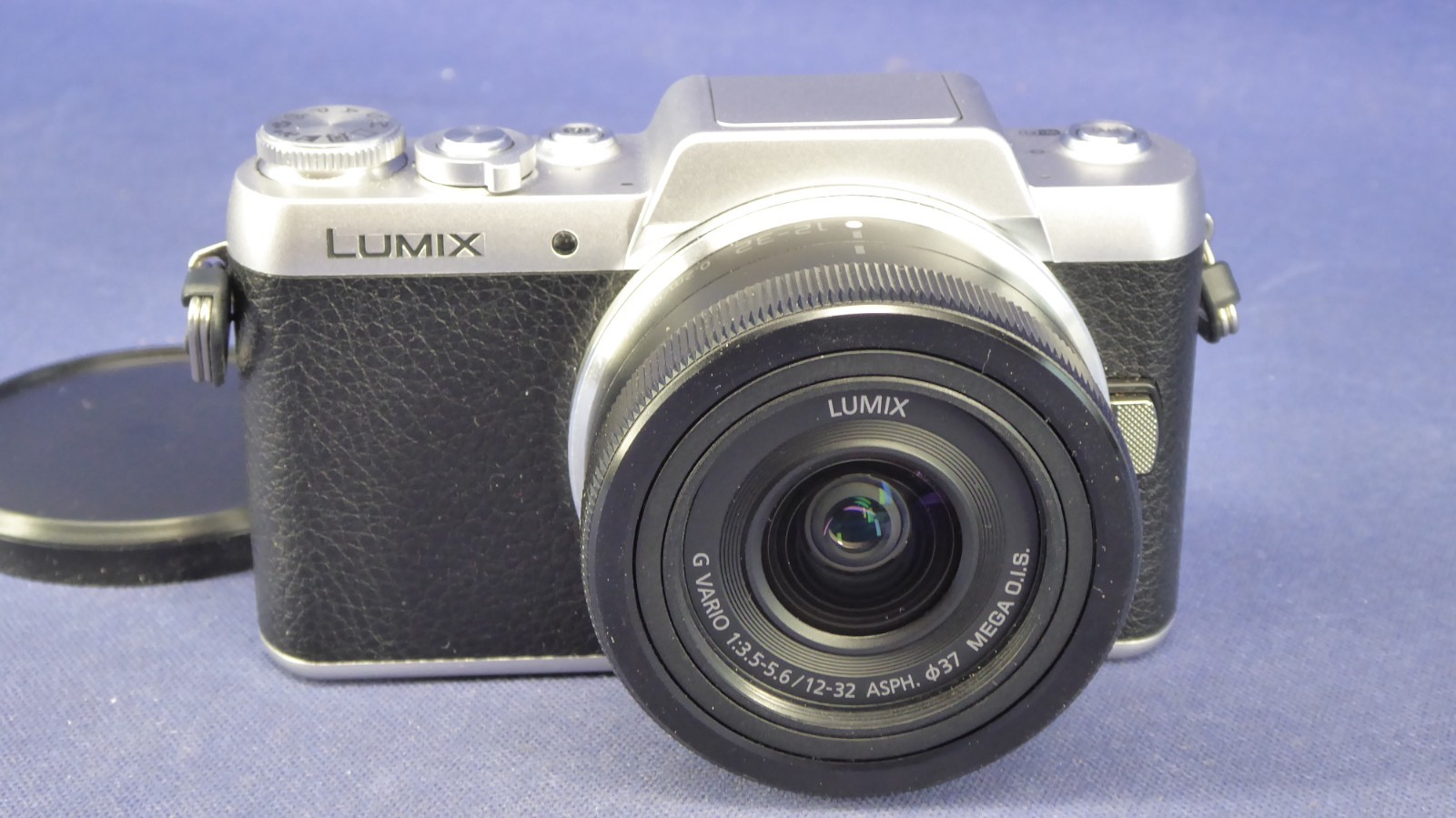 Panasonic Lumix DMC-GF7 Silber + Objektiv G VARIO 12-32mm 1:3.5-5.6 ASP MEGA OIS