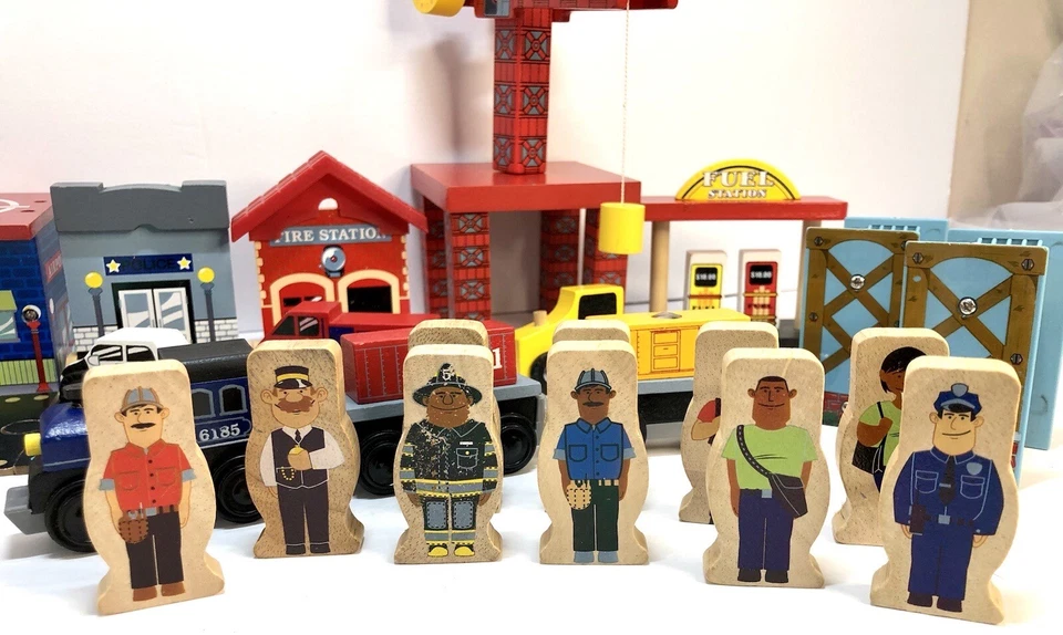 Игровой набор Kidkraft Train and Town запчасти Orbrium Brio Thomas 55 плюс лот товаров - Изображение 4 из 4