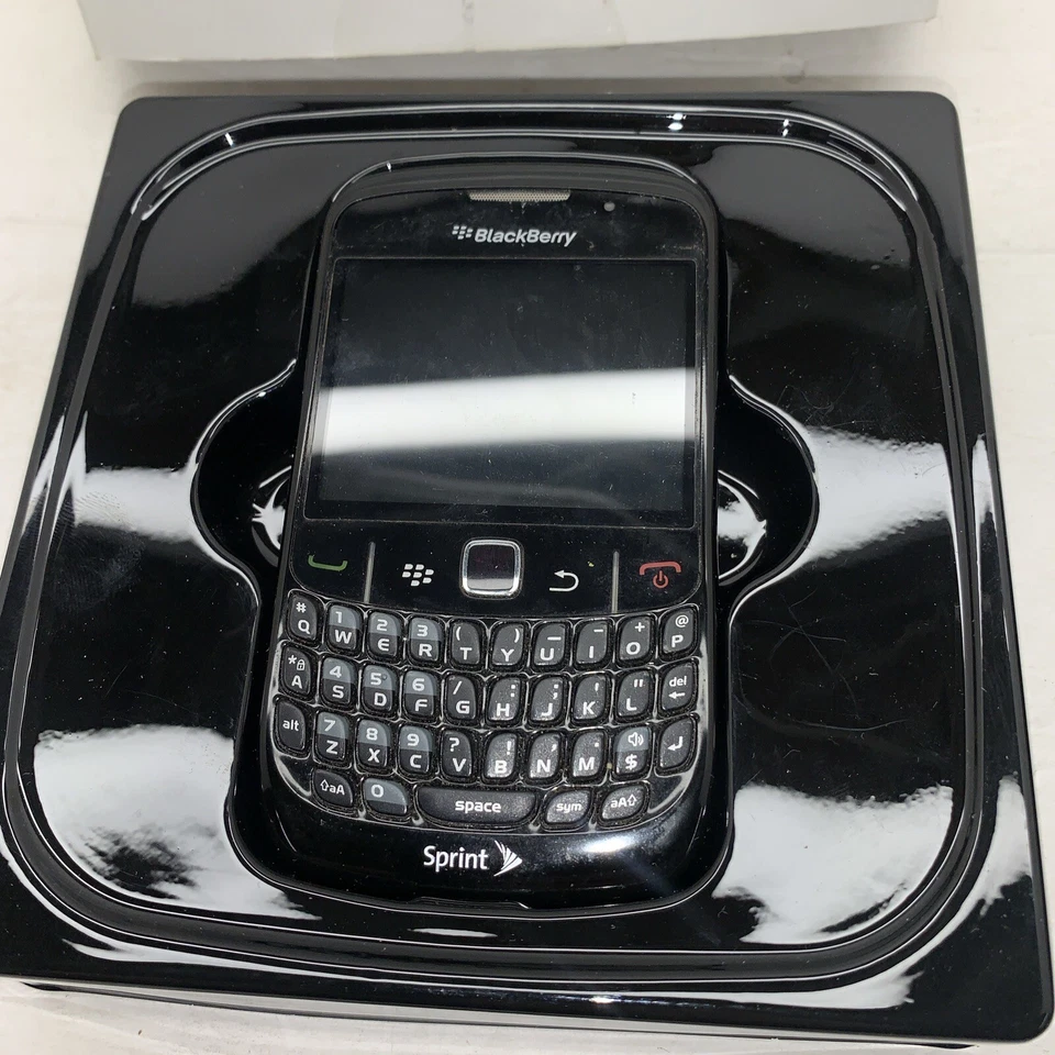 BlackBerry Curve 8530 - Black (Sprint) Smartphone - Image 3 of 4