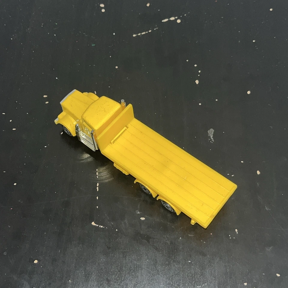 Camión Corgi Classics Kenworth usado amarillo diecast coleccionistas Foto 2 de 4