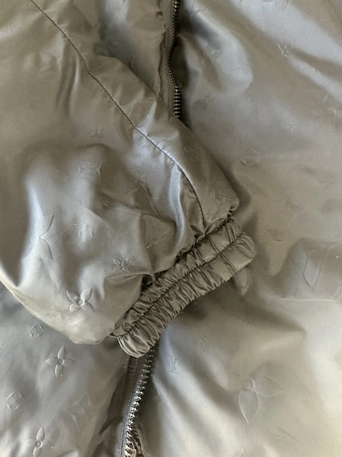 LOUIS VUITTON（LV） Camicia piumino reversibile monogramma Louis Vuitton con ricevuta e sacchetto antipolvere