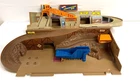 Vintage HOT WHEELS Construction Site Die-Cast Playset (One Latch Broken)