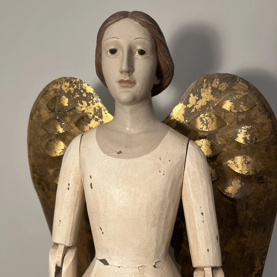 Grande De Colección Ángel De Pie Granja Estilo Folclórico Con Alas En Pedestal Santos Foto 3 de 4