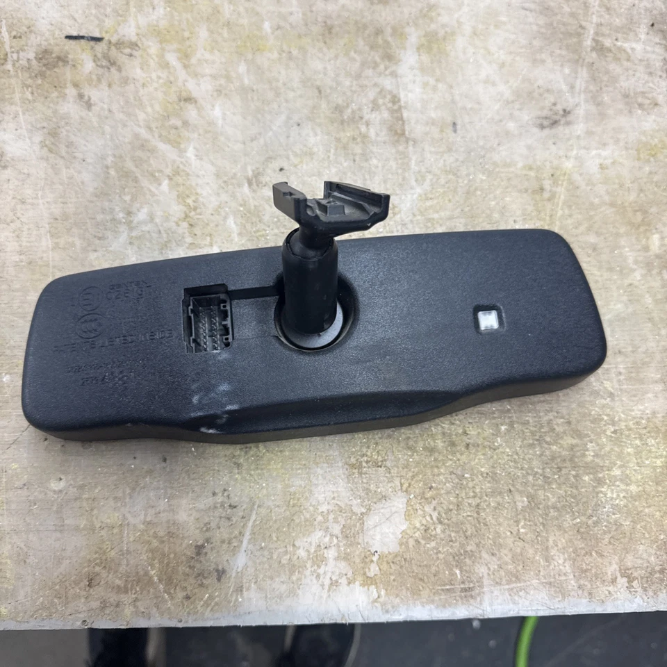2010 GMC Acadia Rear View Mirror Auto Dimming OEM Working - Image 2 of 3