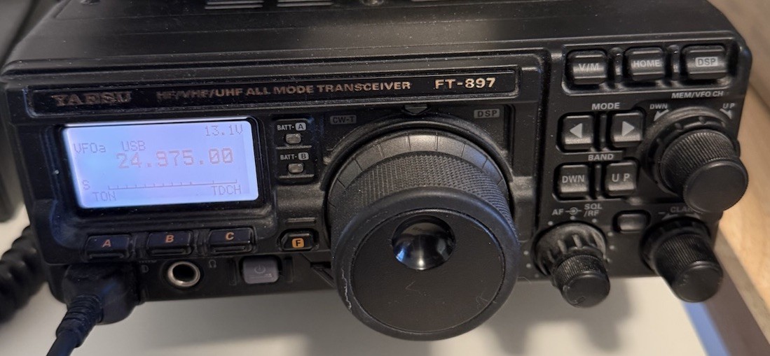 Yaesu FT-897Dトランシーバー ブラック Yaesu FT-897D Ham Radio Transceiver - Black for sale online