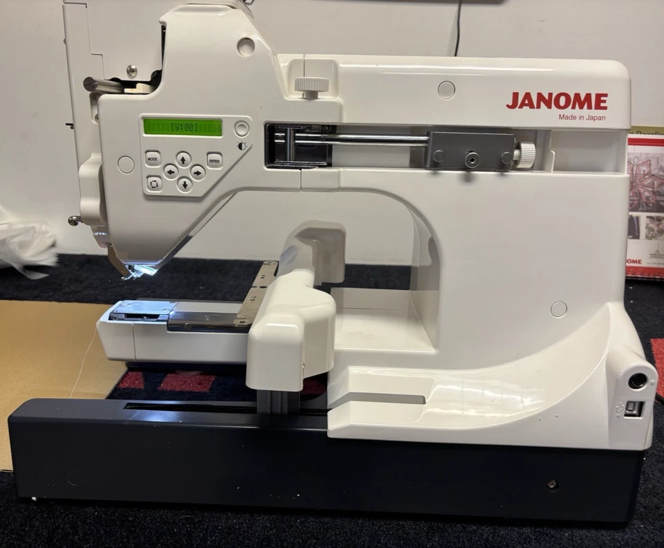 Máquina de bordar comercial Janome MB-4S de 4 agujas Foto 2 de 4