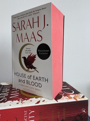 House of Earth and Blood by Sarah J. Maas - Waterstones Exclusive Paperback 