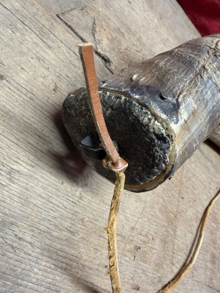 Cuerno en polvo de tapa plana de principios del siglo XIX con fecha de 1847 Scrimshawed Foto 4 de 4