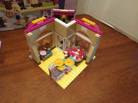 LEGO FRIENDS: Downtown Bakery (41006) - Instructions Included  253 Pieces Box
