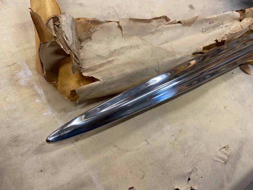 Ford Falcon Futura Deluxe 1962 RF guardabarros delantero moldura de moldura de acero inoxidable nuevo de lote Foto 2 de 4
