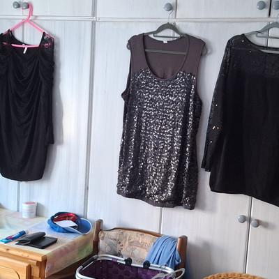 7 X Damen Tunikakleid Gr. 50 schwarz ärmellos kurz mit Pailletten & Spitze