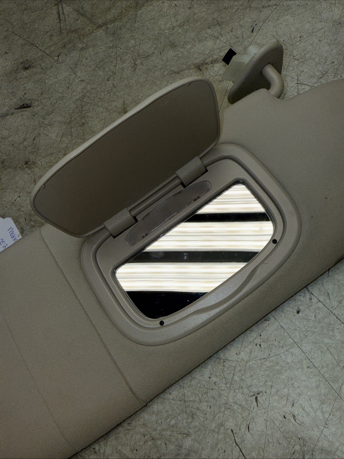 2014-2016 MASERATI GHIBLI FRONT RIGHT PASSENGER SIDE SUN VISOR W/ MIRROR G956
