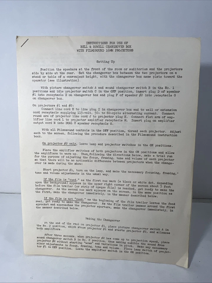 LOTE de 27 catálogos, folletos y manuales de proyectores, cámaras y lentes Bell & Howell Foto 4 de 4