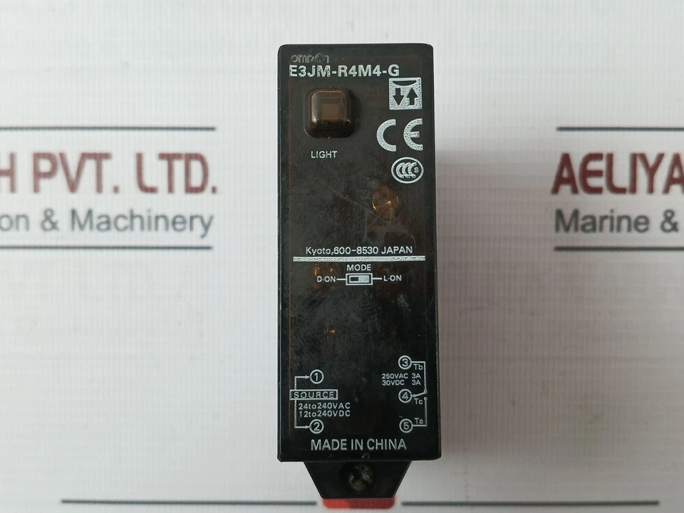 OMRON E3JM-R4M4-G Photoelectric Sensor 250VAC 3A 24 to 240 VAC - Image 2 of 4