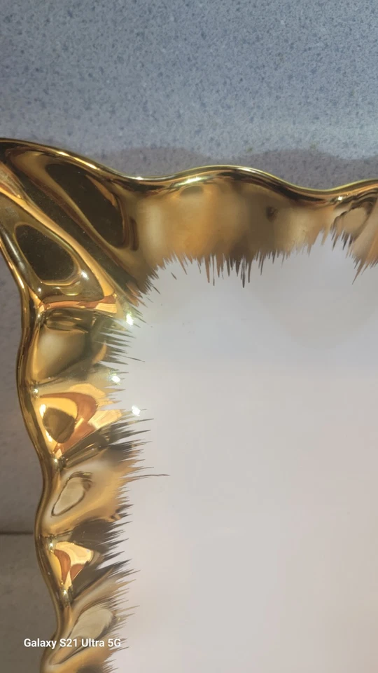 Nicole Miller-Plato para servir en casa 10,75" x 10,75" borde festoneado salpicaduras doradas Foto 3 de 4