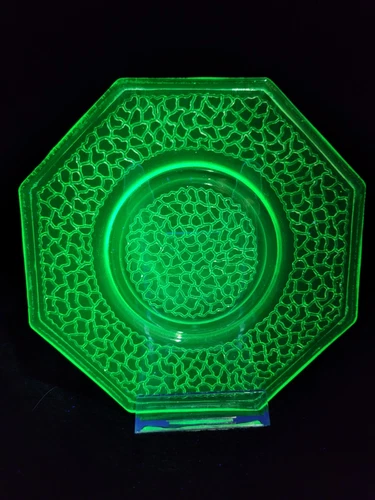 L.E. Smith Green Uranium Glass Crackle Cracky  Octagon Dessert Plate saucer