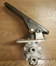 Genuine Bendix Complete E6 Foot Brake Valve With Treadle Assembly, 286171