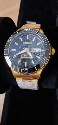 Original Donald Trump ONYX Gold Black Fight Fight Fight Watch/ Uhr - Ausverkauft