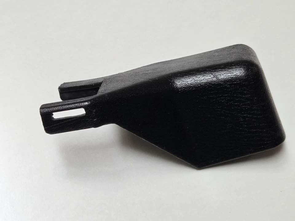 1996 - 1999 年日产 Maxima Infiniti I30 前座轨道盖 - 黑色 - 8755836U10 — 第 3/4 张图片